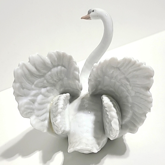 LLADRO Vintage Porcelain White Swan Handmade in Spain - Picture 3 of 8
